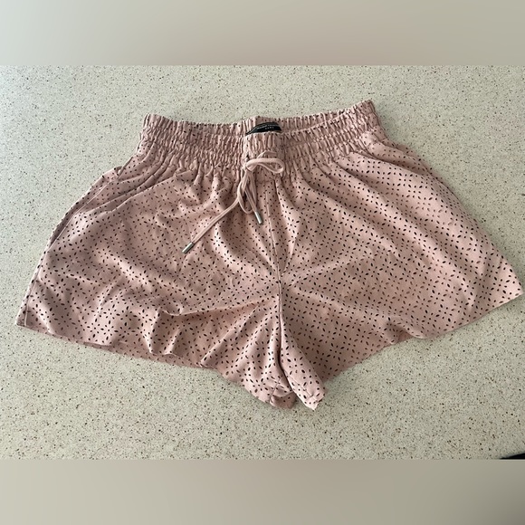 Zara Trafaluc Taupe Perforated Shorts S pink - Picture 4 of 4